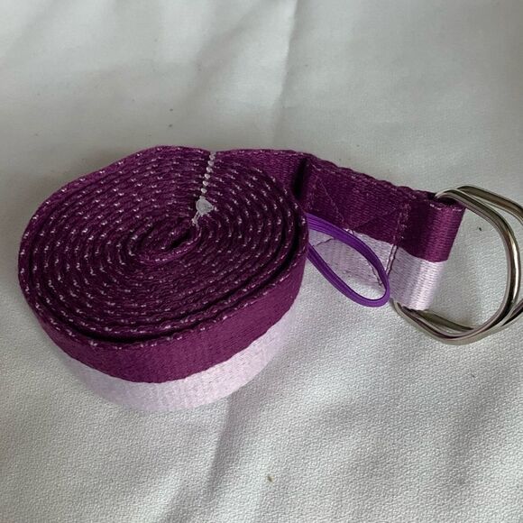 FREE Purple Six Foot Yoga Strap with adjustable D-ring.  Free with $25 purchase - Picture 1 of 8